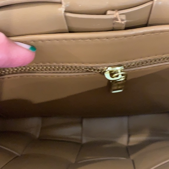 🎉HP🎉Woven Soft Shoulder Bag - Picture 2 of 4